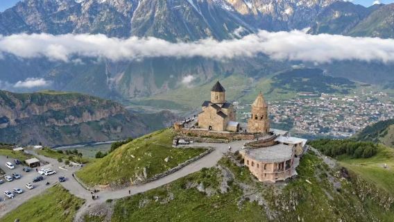 Kazbegi - koko päivän bussimatka (sisältää Ananurin ja Gudaurin) / ei sisällä sisäänpääsymaksuja