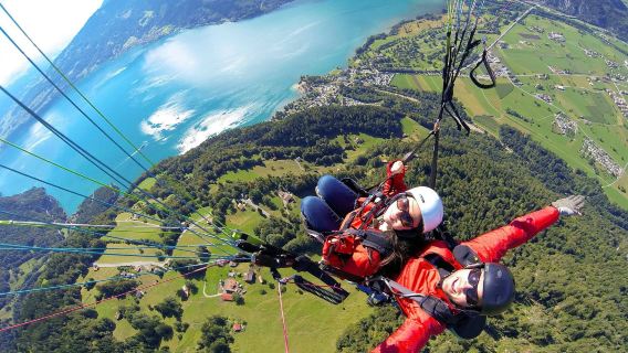 Interlaken, Swiss: Pengalaman paralayang Setengah Hari di Atas Danau dan Pegunungan