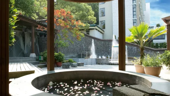 北投で楽しむ温泉風呂・大衆裸湯入浴券（休日+NT$100） | Trip.com