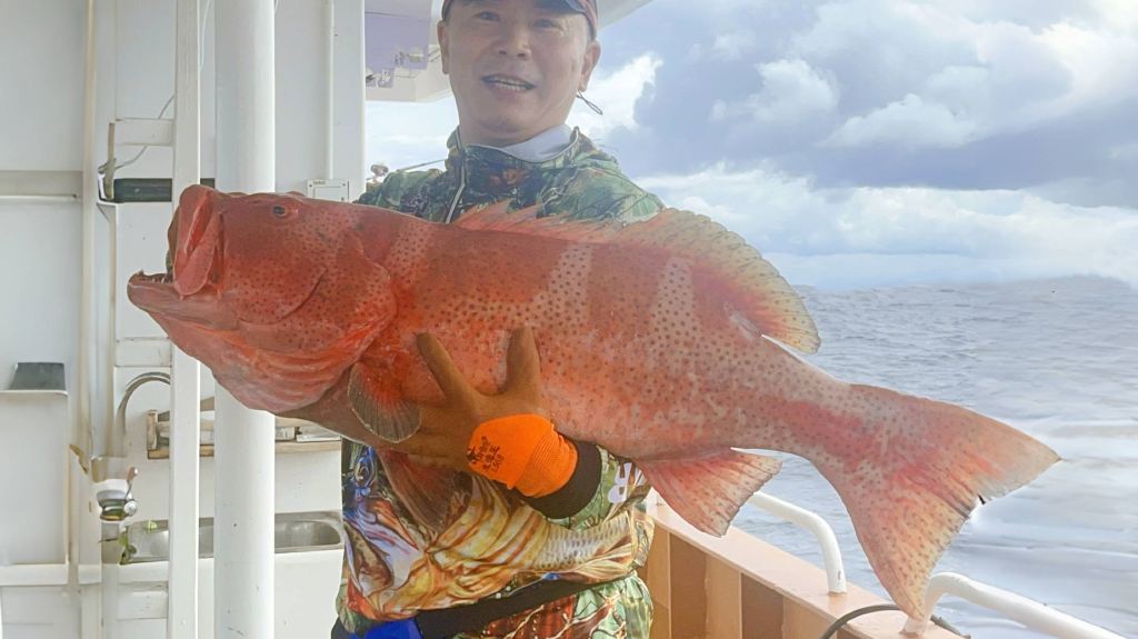 馬來西亞沙巴亞庇海釣深海遠海船宿釣魚22公尺海釣船拼船華人廚師