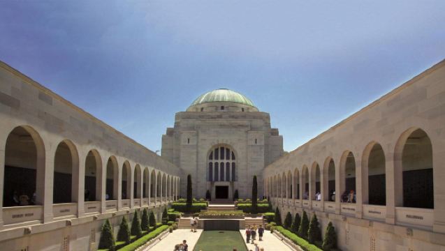 Australia Travel Sydney Canberra Capital City Pickup one-day tour Chinese/Mandarin Group War Memorial Parliament House