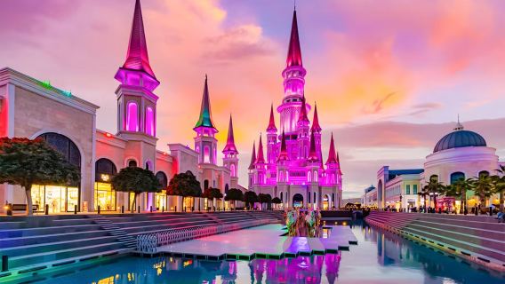 การแสดงยามค่ำคืน Land of Legends พร้อมบริการรับส่งไปกลับจากอลันยา