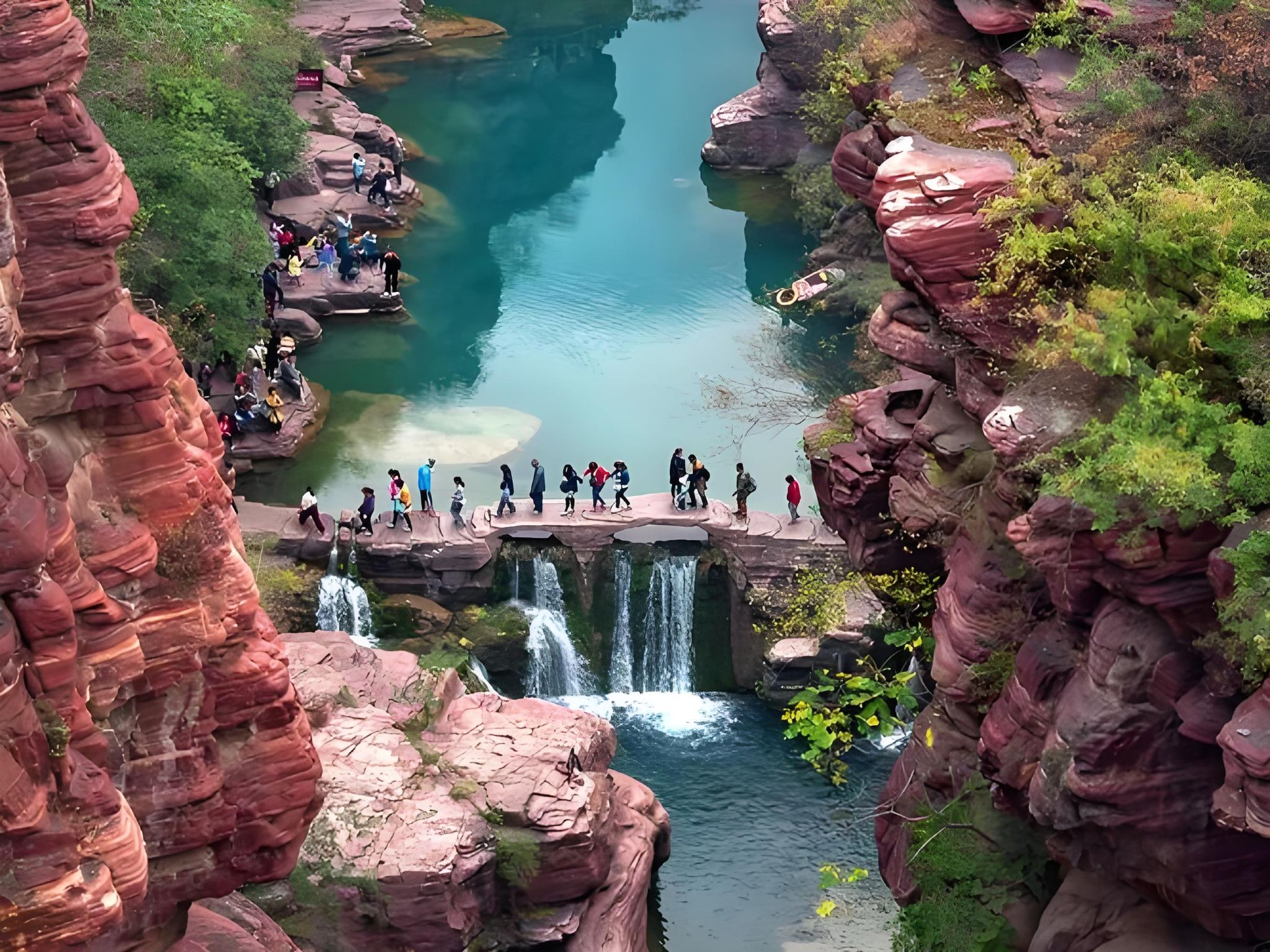 鄭州、焦作、雲台山、紅石峡、小寨溝発（中国語団体ツアー）