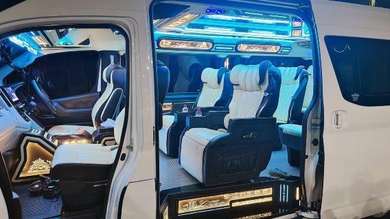 Servizio di noleggio con conducente esclusivo a Bangkok per 10 ore [autista cinese, itinerario personalizzato, nessuna preoccupazione sulla destinazione, diverse tipologie di veicolo disponibili tra cui Alphard e Hiace di lusso] - accettiamo anche prenotazioni last minute