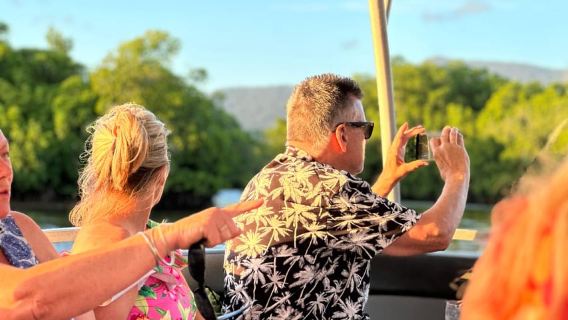 Cairns: Crucero fluvial al atardecer con aperitivos y bebidas