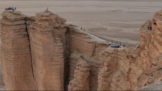 Ab Riad: Tagesausflug in die Tuwaiq-Berge und zum Najd-Plateau