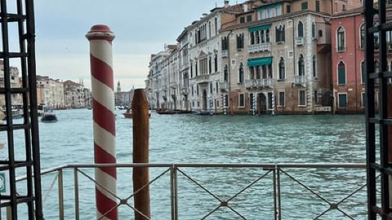 Venesia: Tur Jalan Kaki Saat Matahari Terbit dengan Espresso