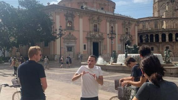 Cultura e storia di Valencia in un tour guidato in bicicletta