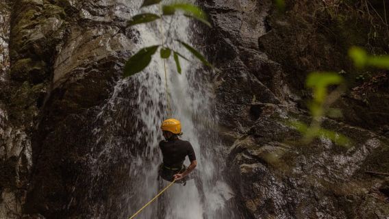 Avventura vicino alla città Canyoning, Escursionismo, Arrampicata sugli alberi