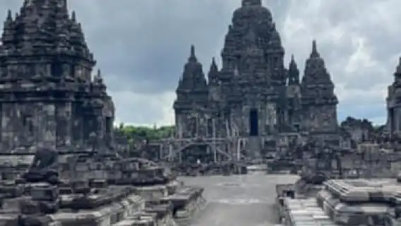 Yogyakarta: Borobudur ClimbUP , Prambanan and Entry Ticket