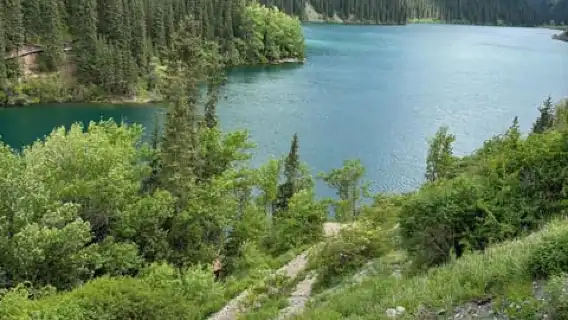 จากอัลมาตี: ทัวร์หนึ่งวัน ทะเลสาบโคลเซย์ ชาริน และแบล็คแคนยอน