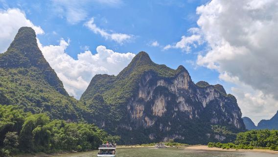 【満喫の1日間】三つ星遊覧船に乗って水墨画の世界～漓江下り·「印象劉三姐鑑賞」