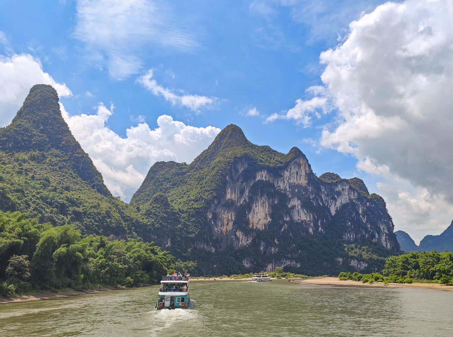 【満喫の1日間】三つ星遊覧船に乗って水墨画の世界～漓江下り·「印象劉三姐鑑賞」