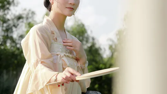 Khoảnh khắc Du lịch Côn Minh[Tài xế kiêm hướng dẫn viên + Khoảnh khắc Du lịch + Chụp ảnh cưới & quay phim ngắn bằng flycam + Trang điểm & trang phục + Thiết kế lịch trình + Không giới hạn số lượng người]