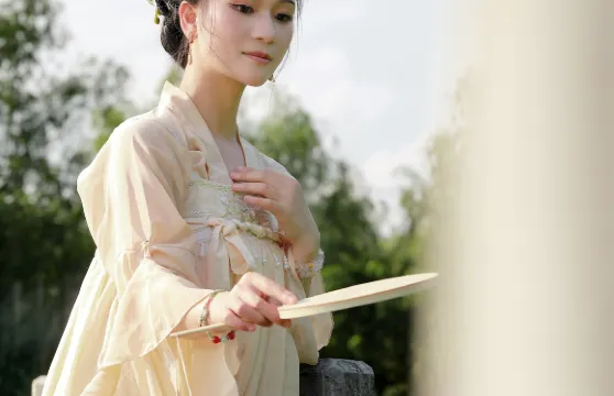 昆明Trip Moments【一對一跟拍街拍航拍抓拍婚拍/多語言翻譯攝影師/攝影攝像】