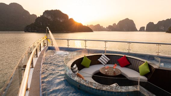 ทัวร์วันเดียวสุดหรูในอ่าวหะล็องและอ่าวลันหากับเรือสำราญ Jade Sails