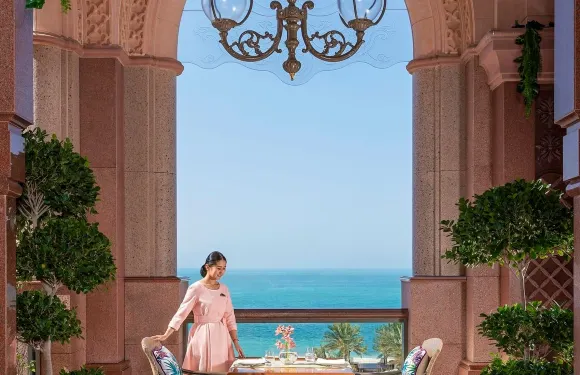 酋長國宮殿酒店Vendome餐廳午餐／晚餐自助餐及下午茶連黃金泡沫咖啡