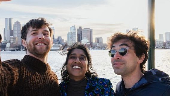 Boston Harbor: 2-Hour Sunset Cruise on a Yacht