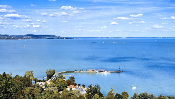 布達佩斯出發探巴拉頓菲賴德