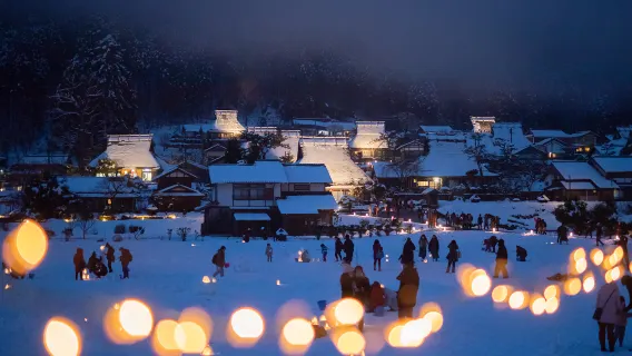 Tour di un giorno al Villaggio di Kayabuki no Sato illuminato dalle lanterne di neve [Partenza da Osaka/Kyoto]