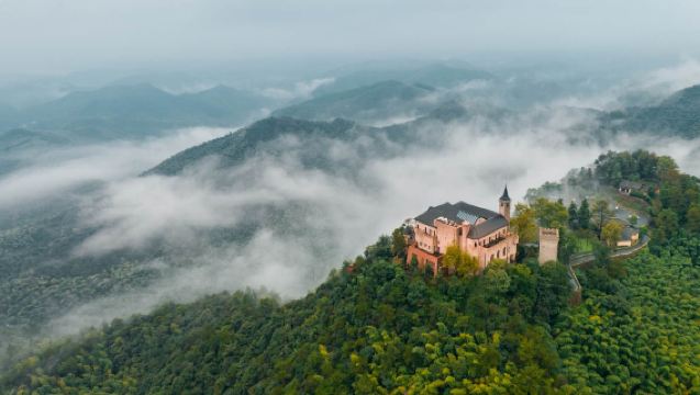 Lawatan Sehari Deqing Moganshan [Pakej Persendirian + Naik Kereta ke Atas Bukit + Perjalanan Boleh Disesuaikan + Pandu dan Pemandu Pelancong]