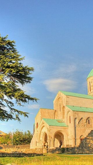 Kutaisi State Historical Museum + Bagrati Cathedral 1-day tour private charter