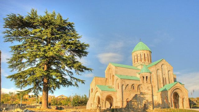 Tagesausflug mit Privattransfer zum Historischen Nationalmuseum Kutaissi und zur Bagrati-Kathedrale