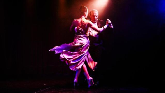 การแสดง Rojo Tango: ตั๋วเข้าชมแบบไม่ต้องต่อคิว พร้อมบริการรถรับส่งส่วนตัว