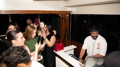 Dubai Marina: Luxury Dinner Cruise (Unlimited Alcohol Package) - Main Deck Day Tours 5