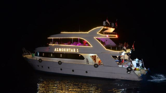 Diner Cruise Met Feest En Show Per VIP Boot In Sharm-el-Sheikh