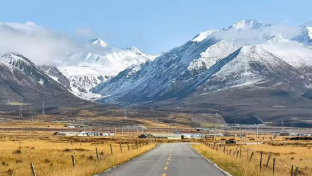 Privattransfer von Lanzhou in Gansu/Xining in Qinghai: Gangshika Schneegipfel - Lianxin See - Qilian-Grasland