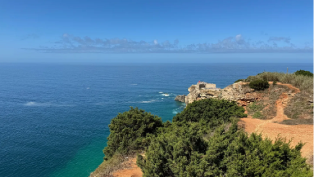 Lawatan sehari pemandangan laut Nazaré dan warisan keagamaan dari Lisbon