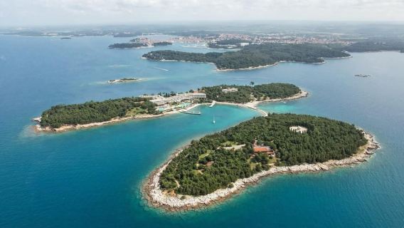 Rovinj : Excursion en bateau à l'île Rouge et au fjord de Lim avec barbecue et baignade