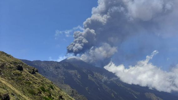 From Catania: Mount Etna Guided Panoramic Trek
