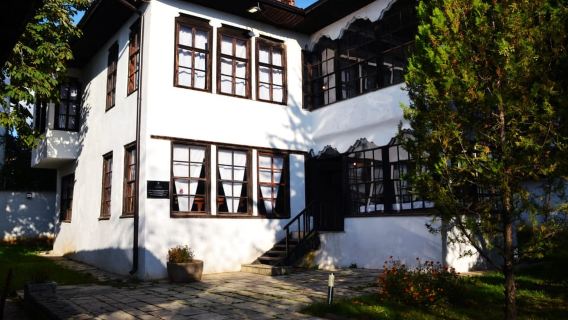 Pristina: Guided Walking Tour with a Local