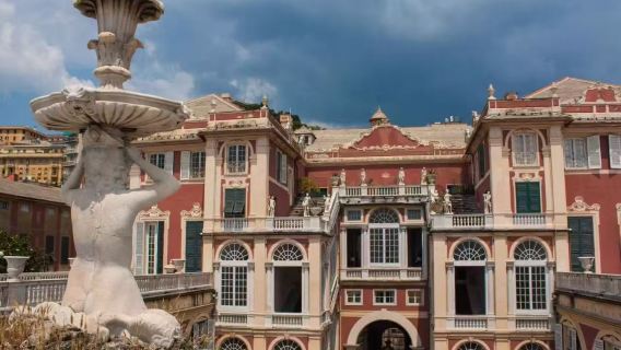Genoa: Palazzo Reale super-rich life themed tour