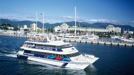 Cairns Great Barrier Reef 1-day tour(Includes snorkeling , buffet lunch, and semi- diving)
