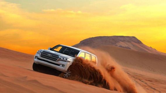 Safari nel deserto di Dubai, escursione sulle dune rosse, giro in cammello, sandboarding, danza del ventre e cena barbecue