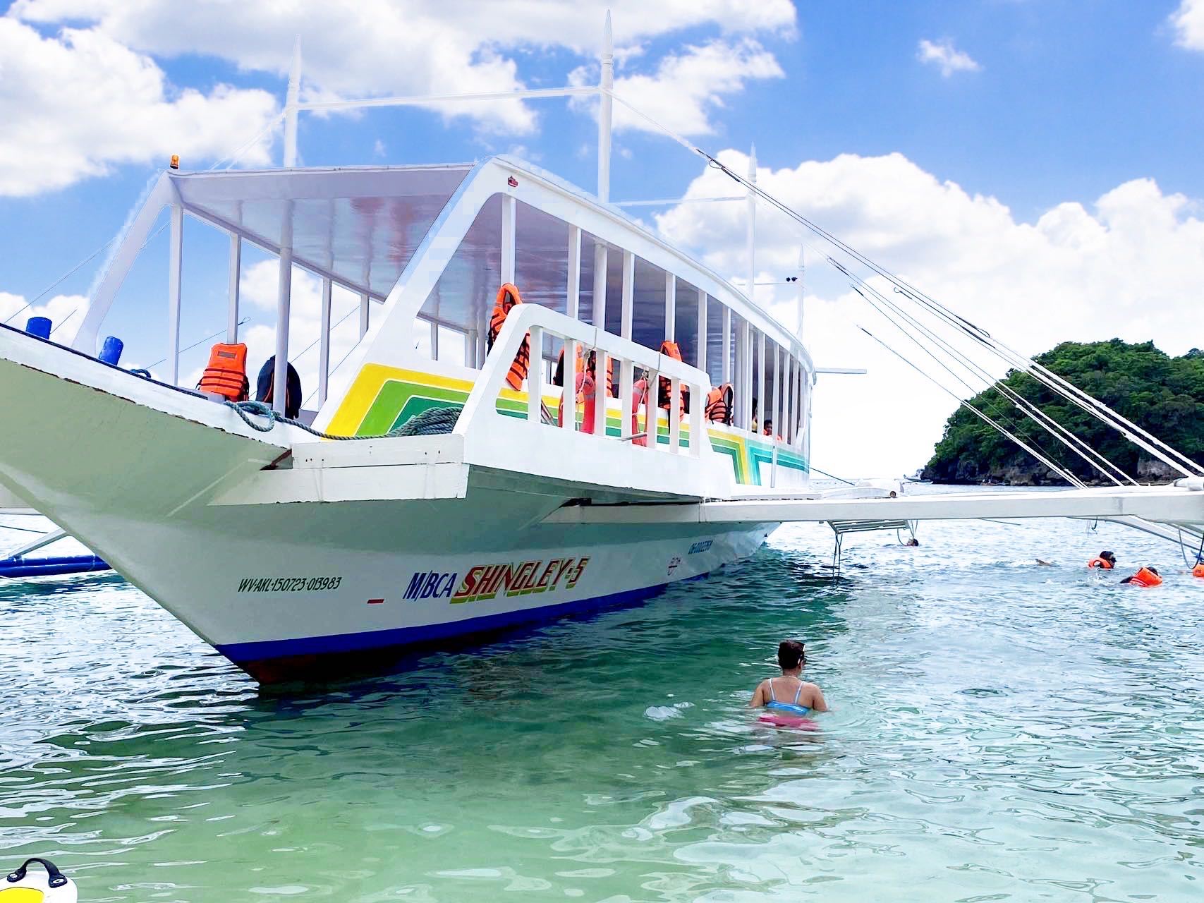 Boracay Island Hopping Day Tour: Snorkeling, Beaches & Seafood BBQ