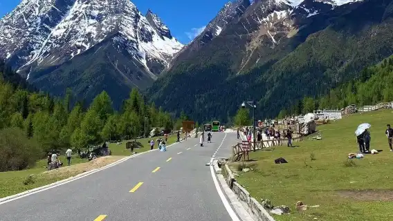 2-day private tour from Chengdu to Siguniang Mountain + Bipenggou (with driver and car rental)