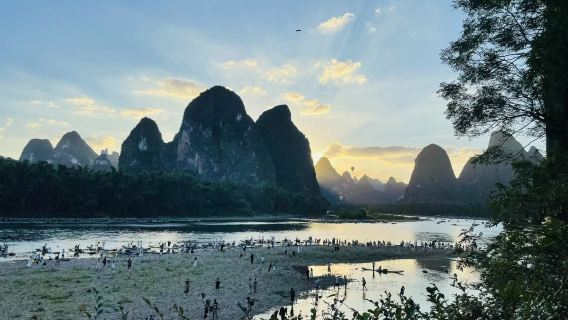 桂林定番！漓江下りと陽朔観光と印象・劉三姐ショー１日観光【漓江下りは四つ星船利用】＜日本語ガイド/ホテル送迎付き>