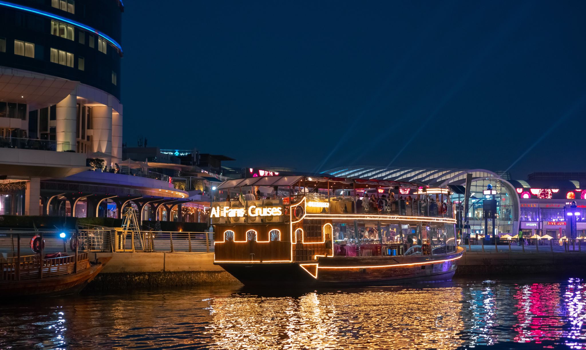 Luxus-Kanal-Kreuzfahrt in Dubai (Direktberichterstattung)