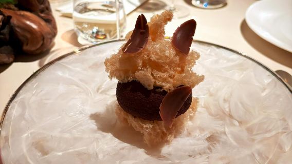 Tempahan tempat duduk restoran viral CORE by Clare Smyth di London, UK