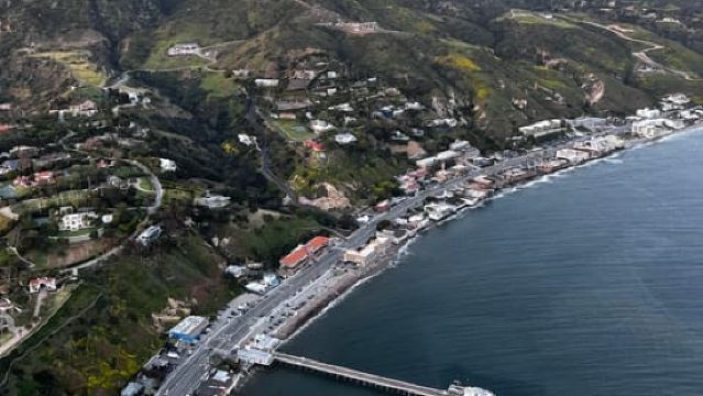 California Coast and Canyons: 35-Minute Helicopter Tour