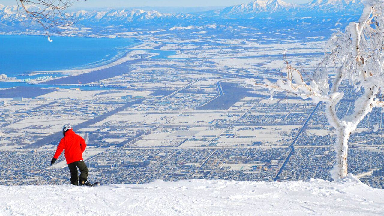Private Ski Instructor with Chinese/English Lessons at Sapporo Teine Ski Resort