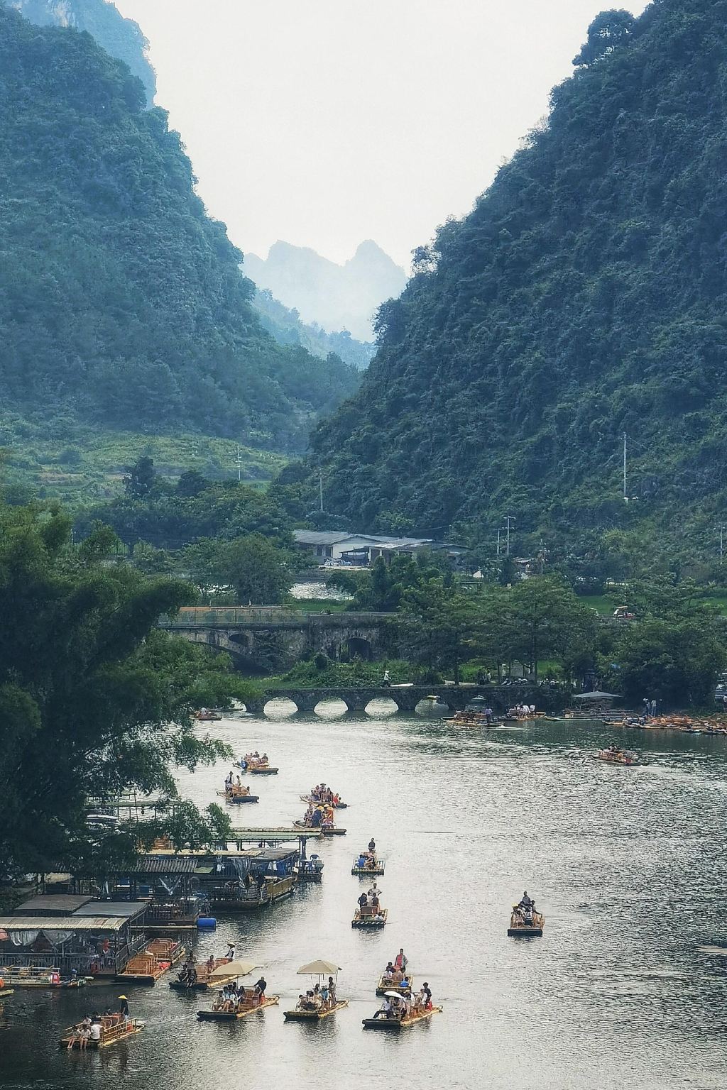 광시(광서) 바이써 금수 전통마을 + 거위의 샘 풍경구 + 구주(지우저우) 관광지 전세 차량 당일 치기 여행 (영어 서비스 가능)