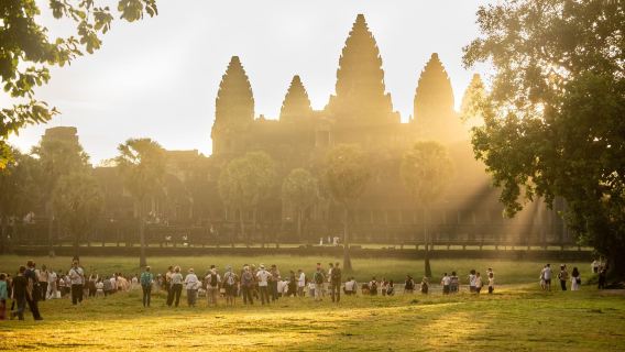 Tour classico di Angkor Wat con alba e giornata intera
