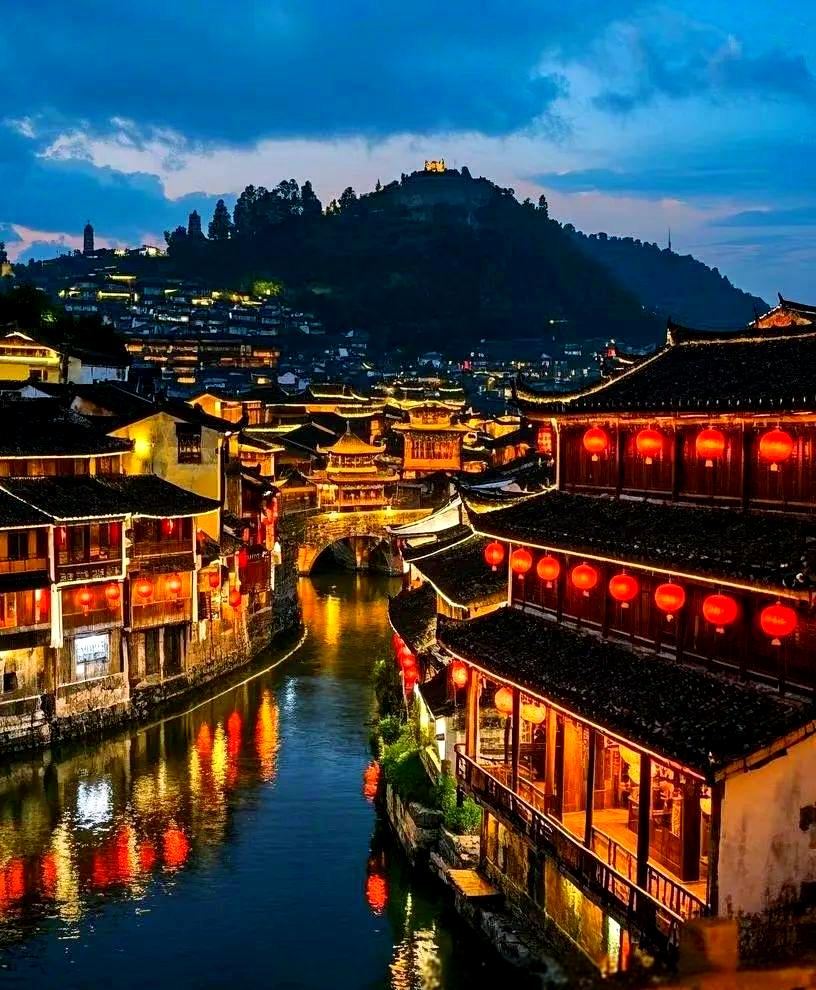 Day tour from zhangjiajie to Fanghuang and Furong old town include night view