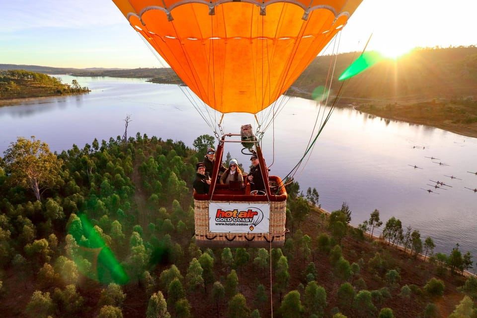 Brisbane: Hot Air Balloon Flight with Vineyard Breakfast