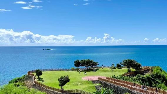 Okinawa Cape Chinen + Mibaru Beach + Gyokusendo Cave + Senagajima 1-day tour [Chinese private charter + tickets not included]